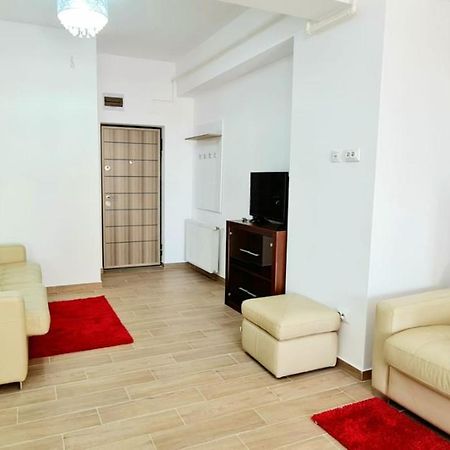 Red Accommodation Near Palas Mall Яш Екстериор снимка