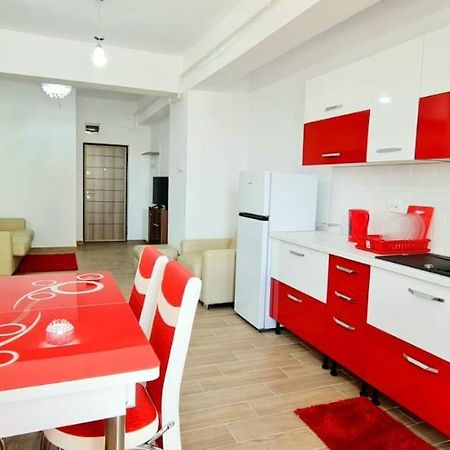 Red Accommodation Near Palas Mall Яш Екстериор снимка