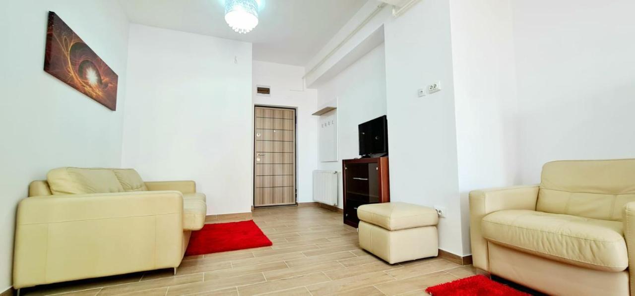 Red Accommodation Near Palas Mall Яш Екстериор снимка