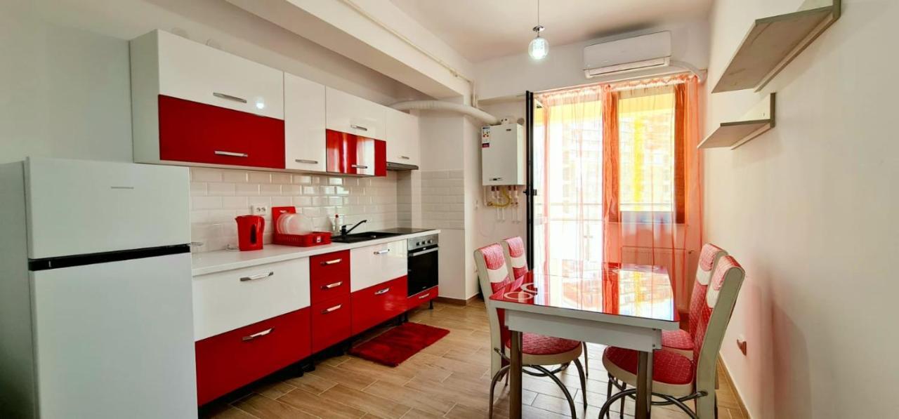 Red Accommodation Near Palas Mall Яш Екстериор снимка