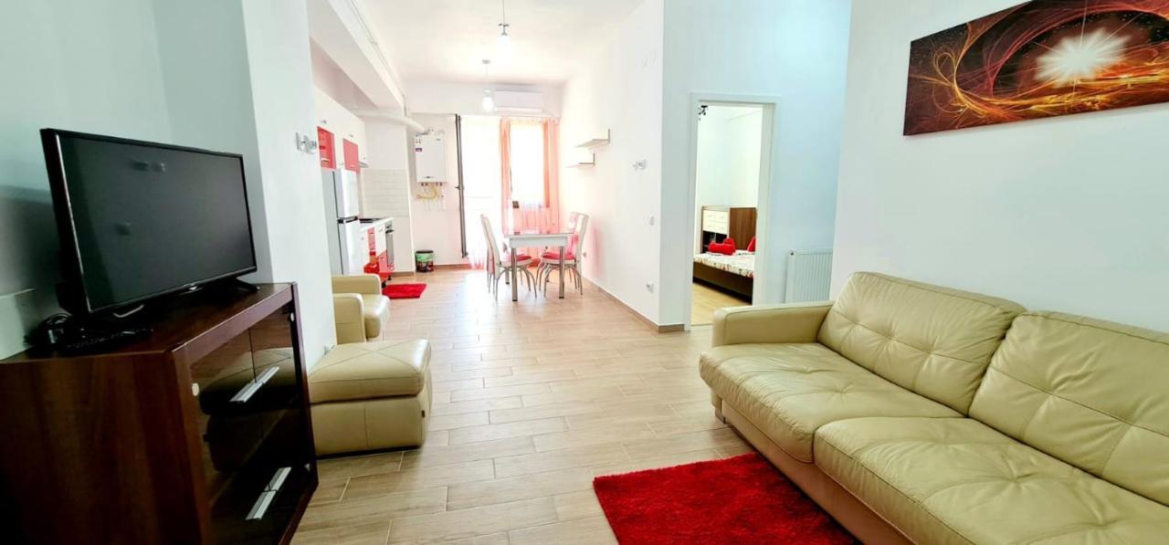Red Accommodation Near Palas Mall Яш Екстериор снимка