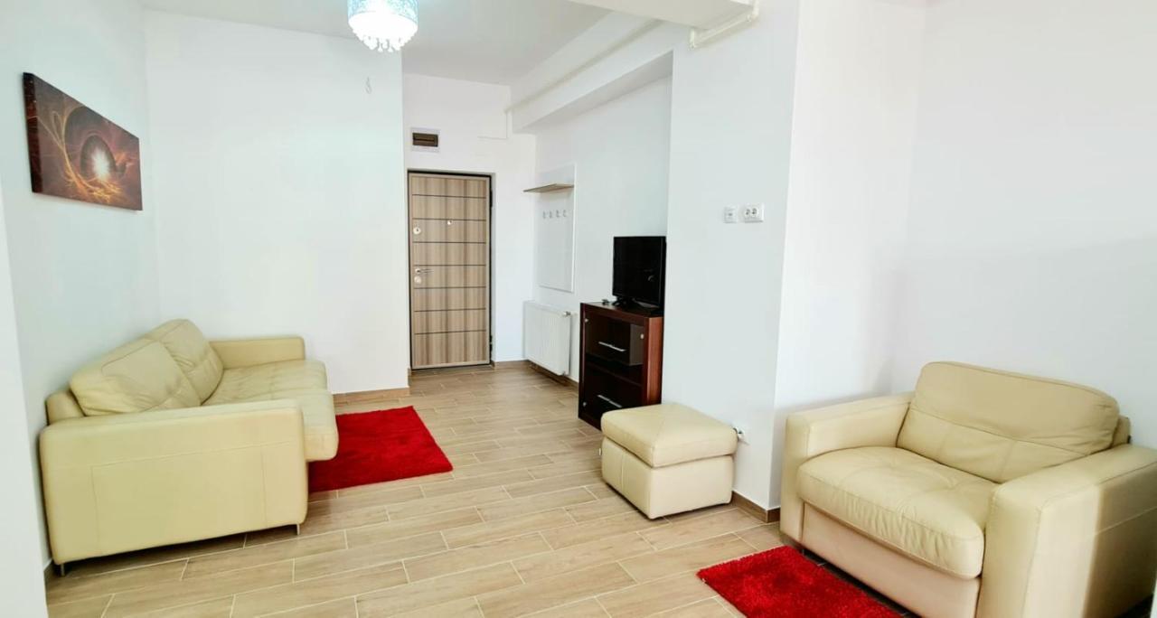 Red Accommodation Near Palas Mall Яш Екстериор снимка
