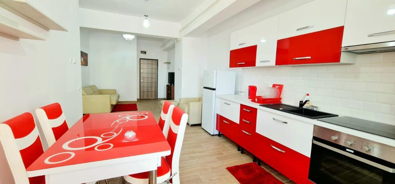Red Accommodation Near Palas Mall Яш Екстериор снимка